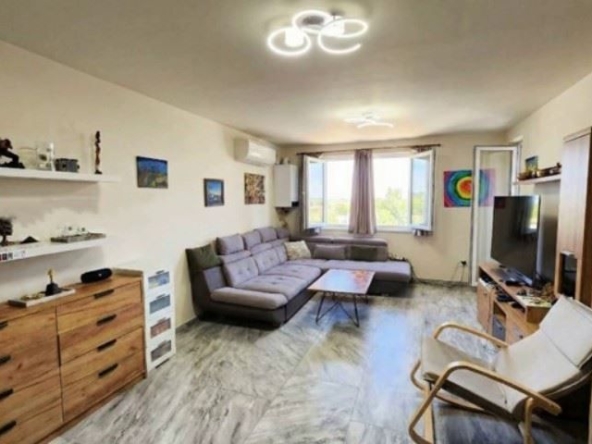 Дава се под наем Тристаен апартамент в София, Кръстова вада - 90 кв.м за 1245.42 € - Снимка #1