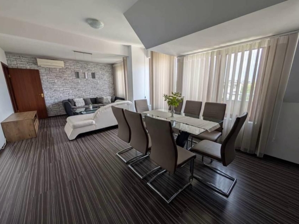 Дава се под наем Тристаен апартамент в Пловдив, Център - 90 кв.м за 600 € - Снимка #1