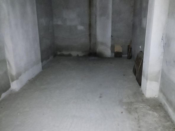 Дава се под наем Гараж / Паркомясто в Русе, Център - 18 кв.м за 91.8 € - Снимка #1