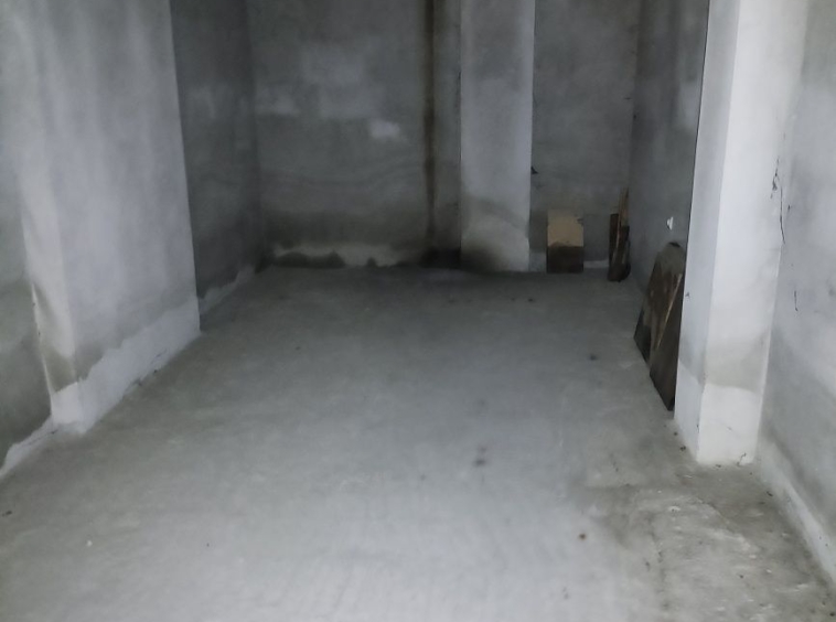 Дава се под наем Гараж / Паркомясто в Русе, Център - 18 кв.м за 91.8 € - Снимка #1