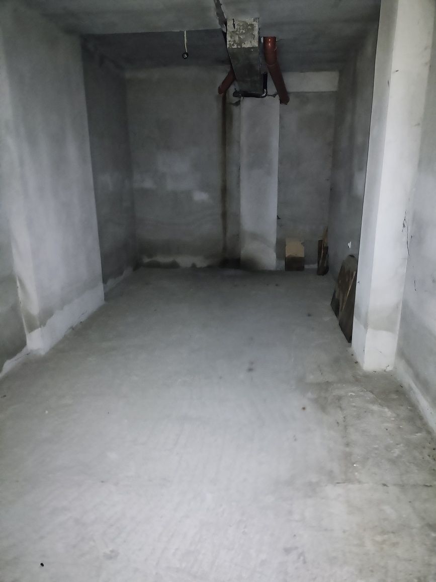 Дава се под наем Гараж / Паркомясто в Русе, Център - 18 кв.м за 91.8 € - Снимка #1