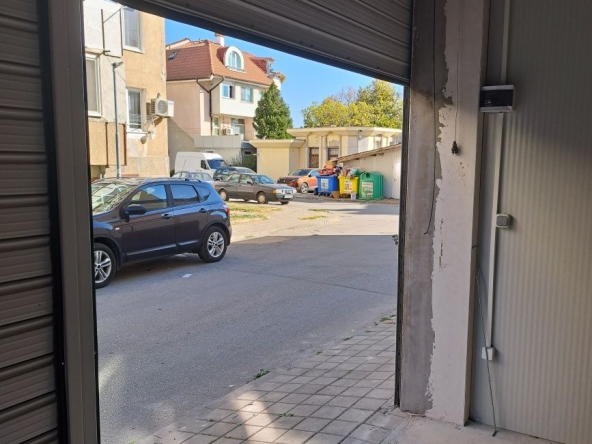 Дава се под наем Гараж / Паркомясто в Пазарджик, Запад - 15 кв.м за 51 € - Снимка #1