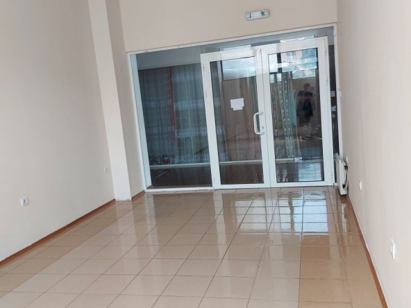Магазин в Раднево - 27 кв.м за 557 €/кв.м - Снимка #1