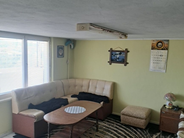 Дава се под наем Едностаен апартамент в Разград, Център - 14 кв.м за 163.2 € - Снимка #1