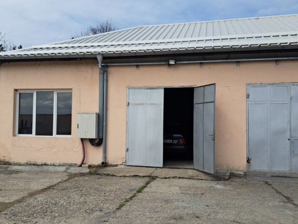 Дава се под наем Склад в Хасково, Република - 130 кв.м за 248.88 € - Снимка #1