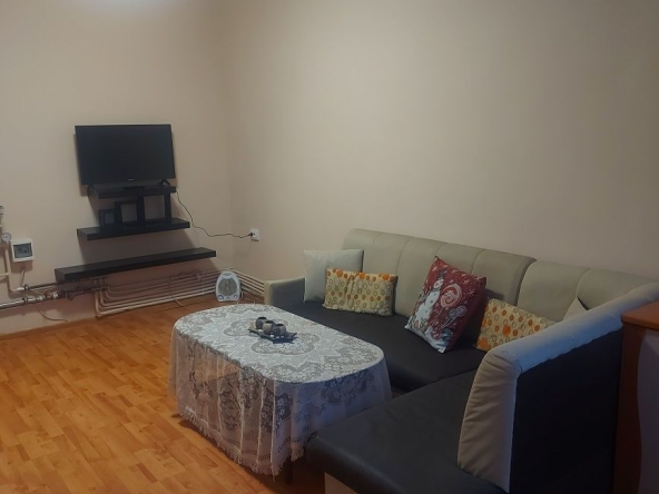 Дава се под наем Тристаен апартамент в Горна Оряховица - 70 кв.м за 229.5 € - Снимка #1