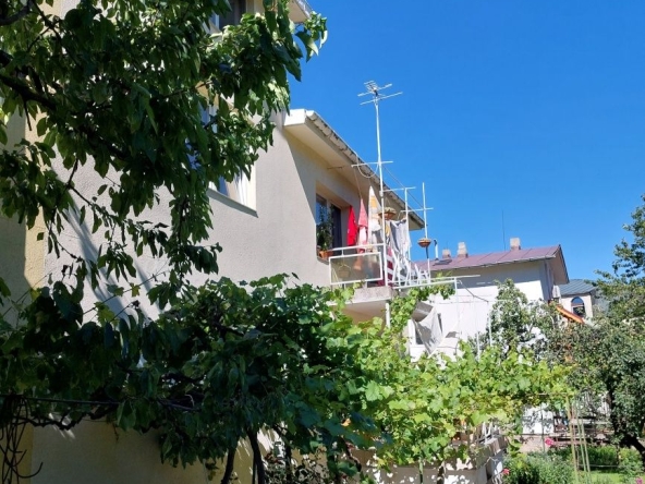 Дава се под наем Етаж от къща в София, в.з. Милкова кория - 92 кв.м за 612 € - Снимка #1