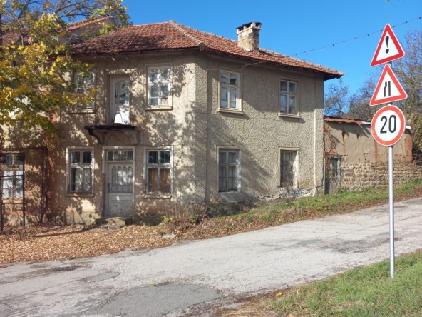 Къща в Ловеч, Червен бряг - 130 кв.м за 331 €/кв.м - Снимка #1