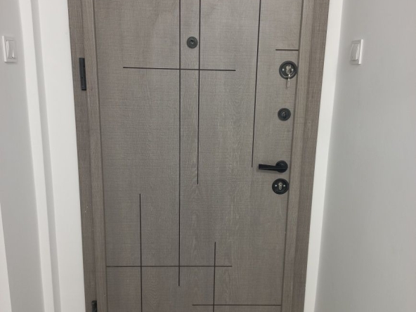 Дава се под наем Двустаен апартамент в Търговище, Център - 70 кв.м за 306 € - Снимка #1