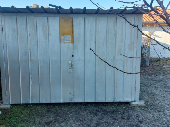 Гараж / Паркомясто в с. Горно Сахране, Област Стара Загора - 15 кв.м за 17 €/кв.м - Снимка #1