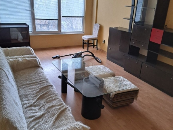 Дава се под наем Тристаен апартамент в Димитровград - 65 кв.м за 178.5 € - Снимка #1