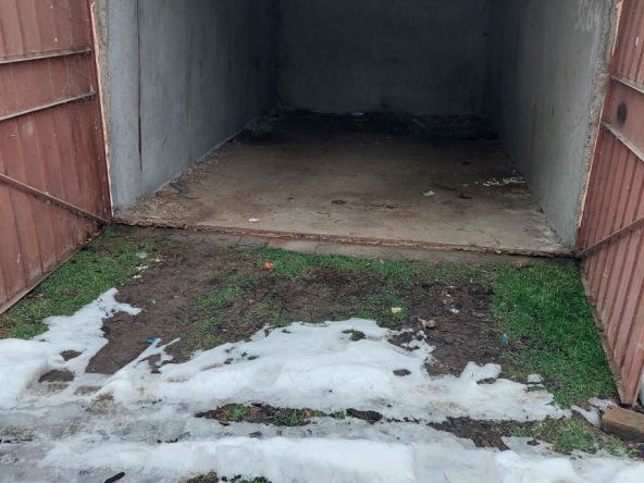 Дава се под наем Гараж / Паркомясто в Русе, Център - 18 кв.м за 40.8 € - Снимка #1