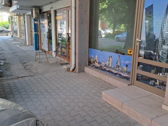 Дава се под наем Магазин в Асеновград - 60 кв.м за 255 € - Снимка #1