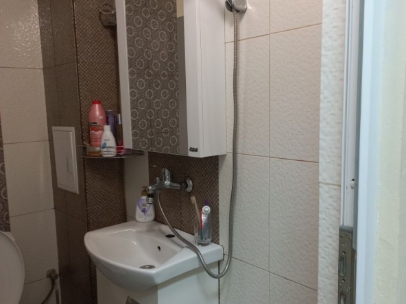 Дава се под наем Едностаен апартамент в ж.Зоопарк - 37 кв.м за 306 € - Снимка #1