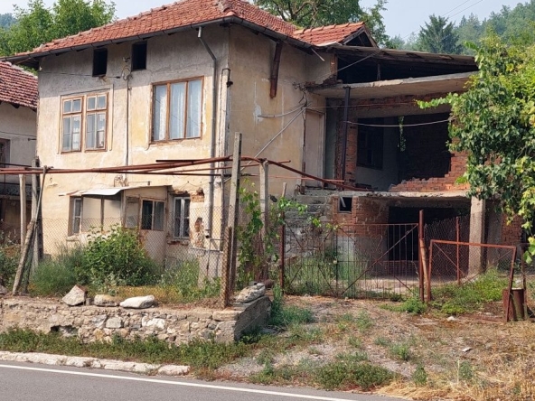 Къща в с. Баня, Област Благоевград - 90 кв.м за 114 €/кв.м - Снимка #1