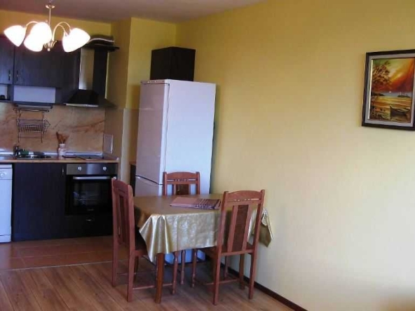 Дава се под наем Двустаен апартамент в Бургас, Център - 78 кв.м за 300 € - Снимка #1