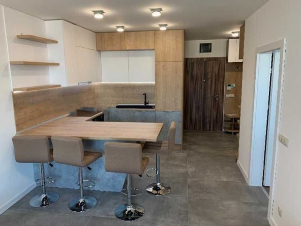 Дава се под наем Двустаен апартамент в София, Витоша - 75 кв.м за 377.4 € - Снимка #1