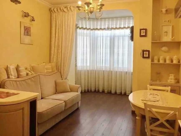 Дава се под наем Тристаен апартамент в София, Зона Б-18 - 100 кв.м за 765 € - Снимка #1