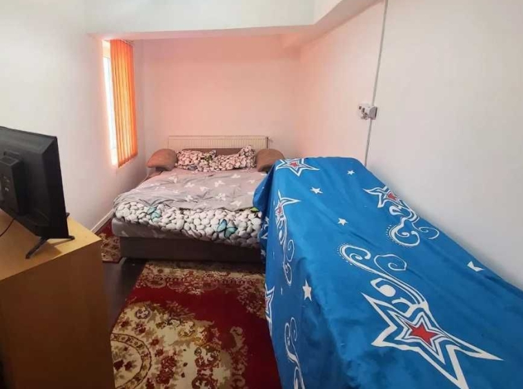 Дава се под наем Двустаен апартамент в Бургас, Лазур - 70 кв.м за 229.5 € - Снимка #1