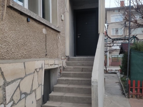 Етаж от къща в Пловдив, Прослав - 180 кв.м за 453 €/кв.м - Снимка #1