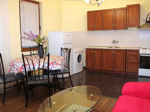 Дава се под наем Двустаен апартамент в София, Център - 55 кв.м за 430 € - Снимка #1