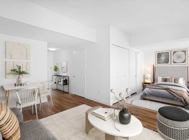 Дава се под наем Едностаен апартамент в Пловдив, Център - 42 кв.м за 137.7 € - Снимка #1