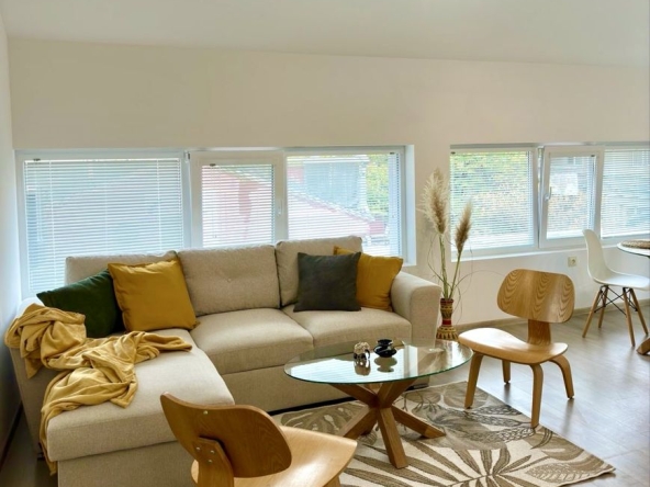 Дава се под наем Тристаен апартамент в Варна, Гръцка махала - 95 кв.м за 1000 € - Снимка #1