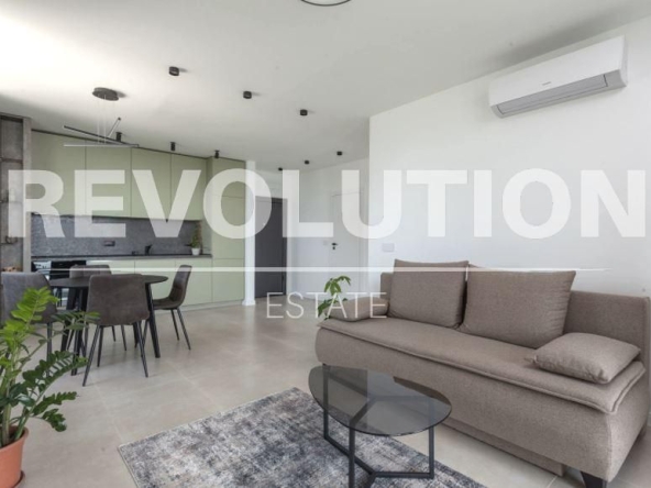 Дава се под наем Двустаен апартамент в Варна, Чайка - 76 кв.м за 1500 € - Снимка #1