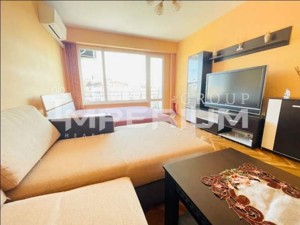 Дава се под наем Двустаен апартамент в Варна, Цветен квартал - 45 кв.м за 433.5 € - Снимка #1