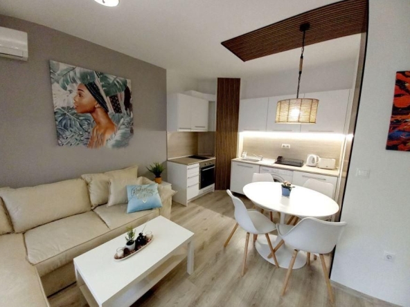 Дава се под наем Двустаен апартамент в Варна, Аспарухово - 67 кв.м за 700 € - Снимка #1