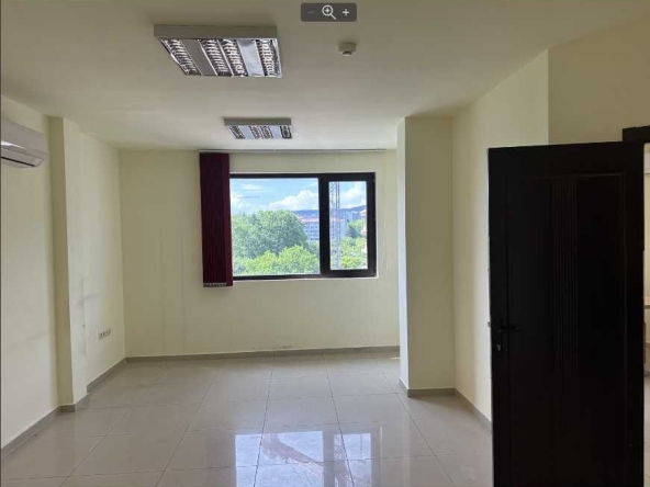Дава се под наем Офис в Варна, Гранд Мол Варна - 52 кв.м за 376.89 € - Снимка #1