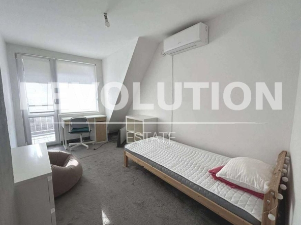 Дава се под наем Тристаен апартамент в Варна, Червен площад - 50 кв.м за 375 € - Снимка #1