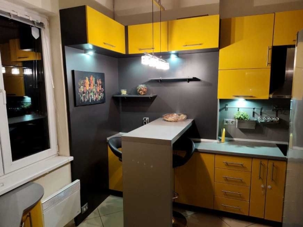 Тристаен апартамент в София, Докторски паметник - 82 кв.м за 2220 €/кв.м - Снимка #1