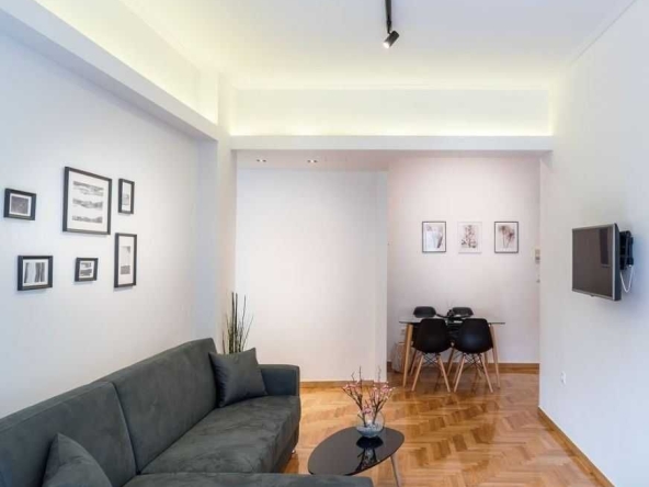 Дава се под наем Двустаен апартамент в София, Изток - 74 кв.м за 413.1 € - Снимка #1