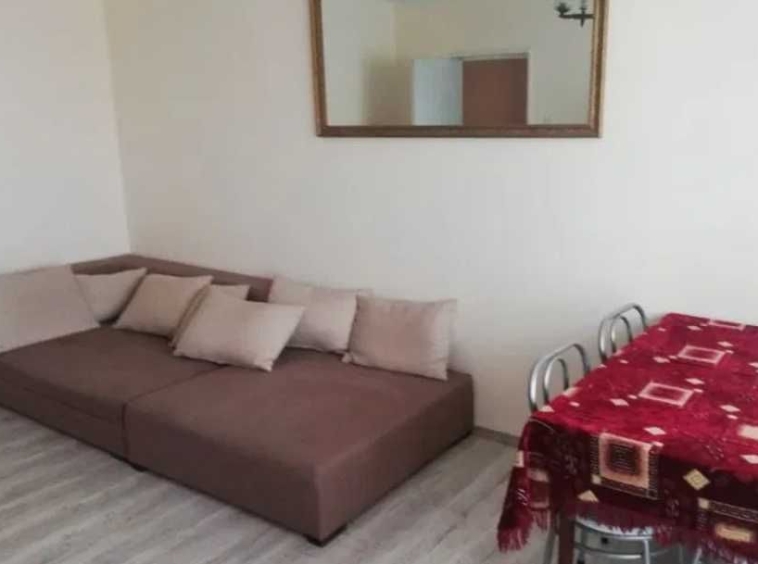 Дава се под наем  в Бургас, Славейков - 20 кв.м за 91.8 € - Снимка #1