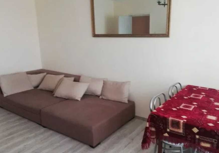 Дава се под наем  в Бургас, Славейков - 20 кв.м за 91.8 € - Снимка #1