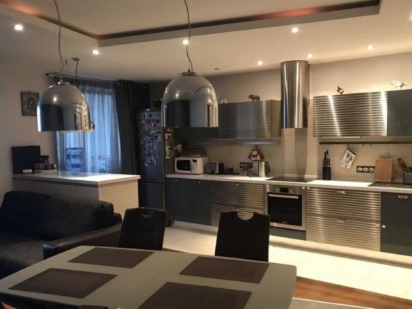 Дава се под наем Тристаен апартамент в Пловдив, Съдийски - 90 кв.м за 336.6 € - Снимка #1