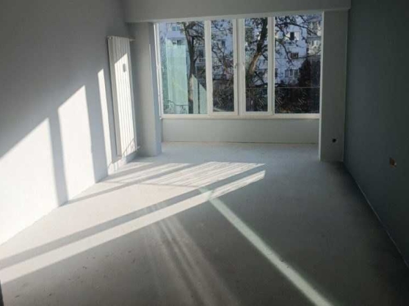 Тристаен апартамент в София, Гоце Делчев - 84 кв.м за 3215 €/кв.м - Снимка #1