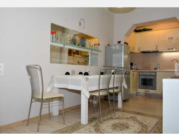 Дава се под наем Четиристаен апартамент в Варна, Червен площад - 147 кв.м за 1150 € - Снимка #1