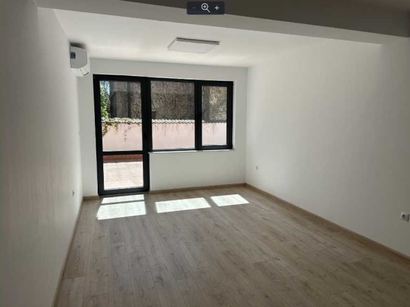 Дава се под наем Офис в Варна, Гръцка махала - 64 кв.м за 510 € - Снимка #1