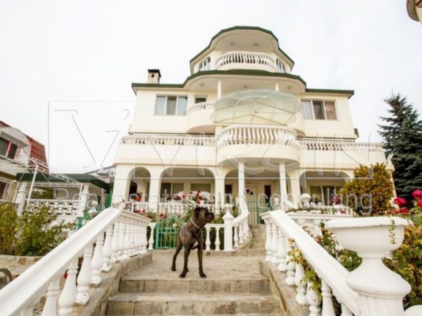 Къща в Варна, м-т Траката - 550 кв.м за 1800 €/кв.м - Снимка #1