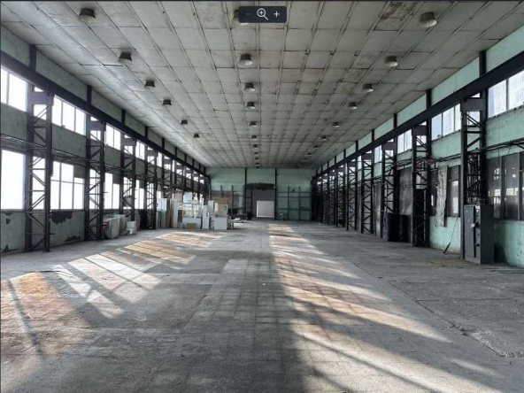 Дава се под наем Склад в Варна, Западна промишлена зона - 1900 кв.м за 5700 € - Снимка #1