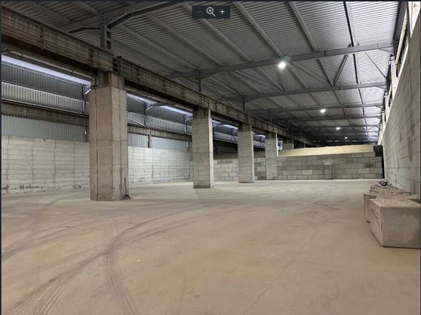 Дава се под наем Склад в Варна, Западна промишлена зона - 2940 кв.м за 11995.2 € - Снимка #1