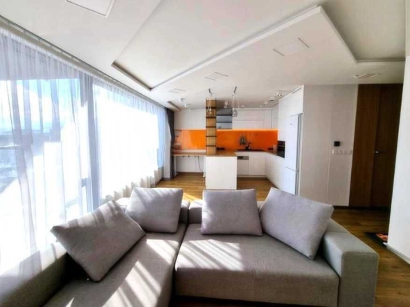 Двустаен апартамент в София, Оборище - 74 кв.м за 2000 €/кв.м - Снимка #1