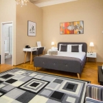 Дава се под наем Двустаен апартамент в Пловдив, Център - 68 кв.м за 306 € - Снимка #1