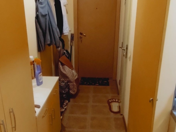 Дава се под наем Двустаен апартамент в Враца, Дъбника - 40 кв.м за 61200 € - Снимка #1