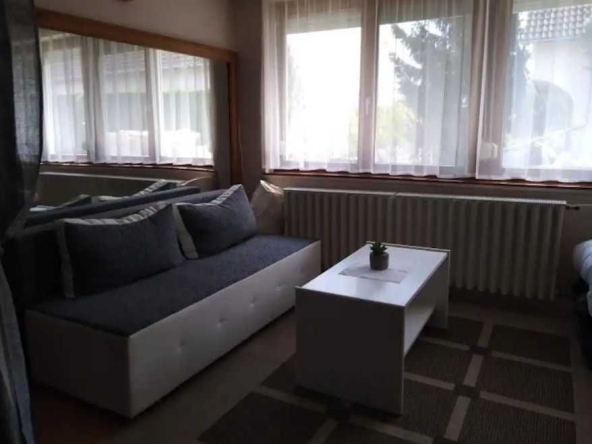 Дава се под наем Тристаен апартамент в Пловдив, Христо Смирненски - 700 кв.м за 351.9 € - Снимка #1