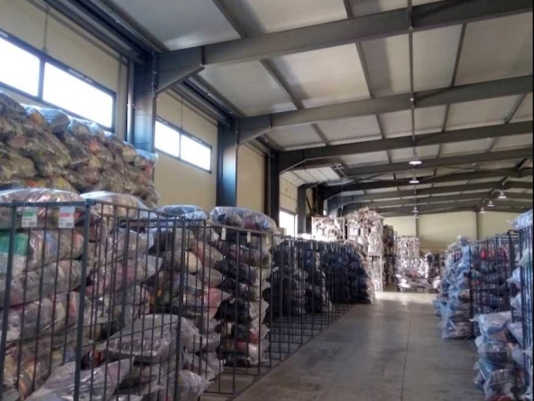 Дава се под наем Склад в Варна, Западна промишлена зона - 1650 кв.м за 8415 € - Снимка #1