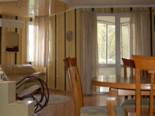 Дава се под наем Тристаен апартамент в София, Слатина - 97 кв.м за 550 € - Снимка #1