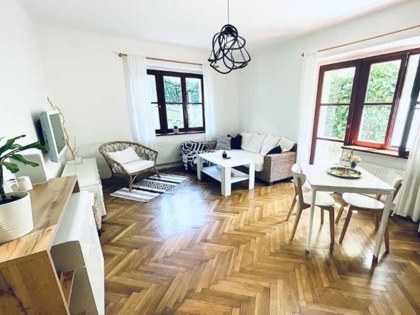 Дава се под наем Тристаен апартамент в Пловдив, Кършияка - 115 кв.м за 500 € - Снимка #1